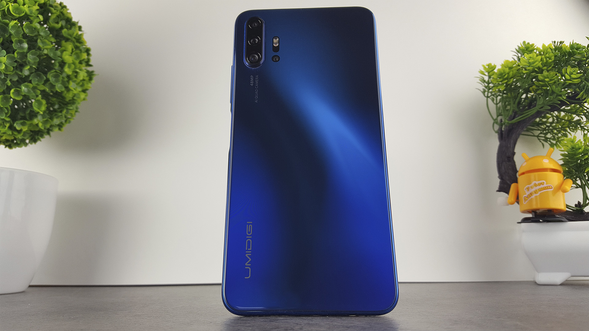 Overview UMIDIGI F2 - back panel appearance gradient