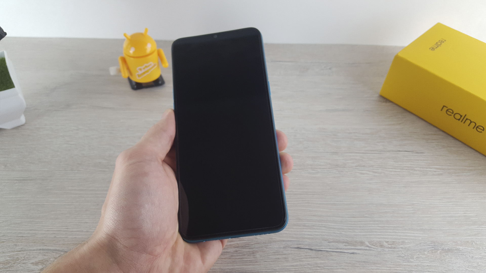 Realme 5i review front panel black