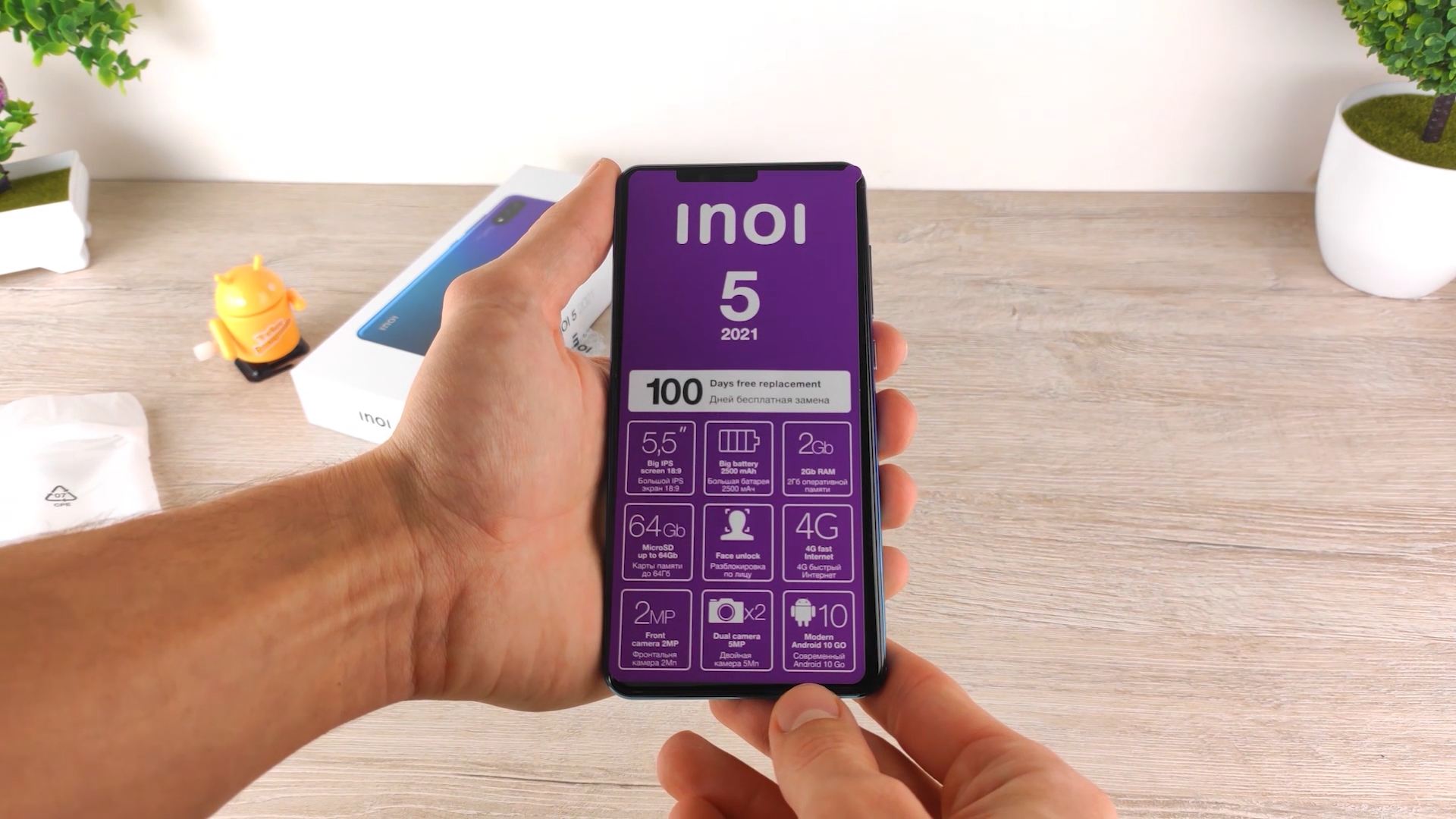INOI 5 2021 в руке компактный смартфон