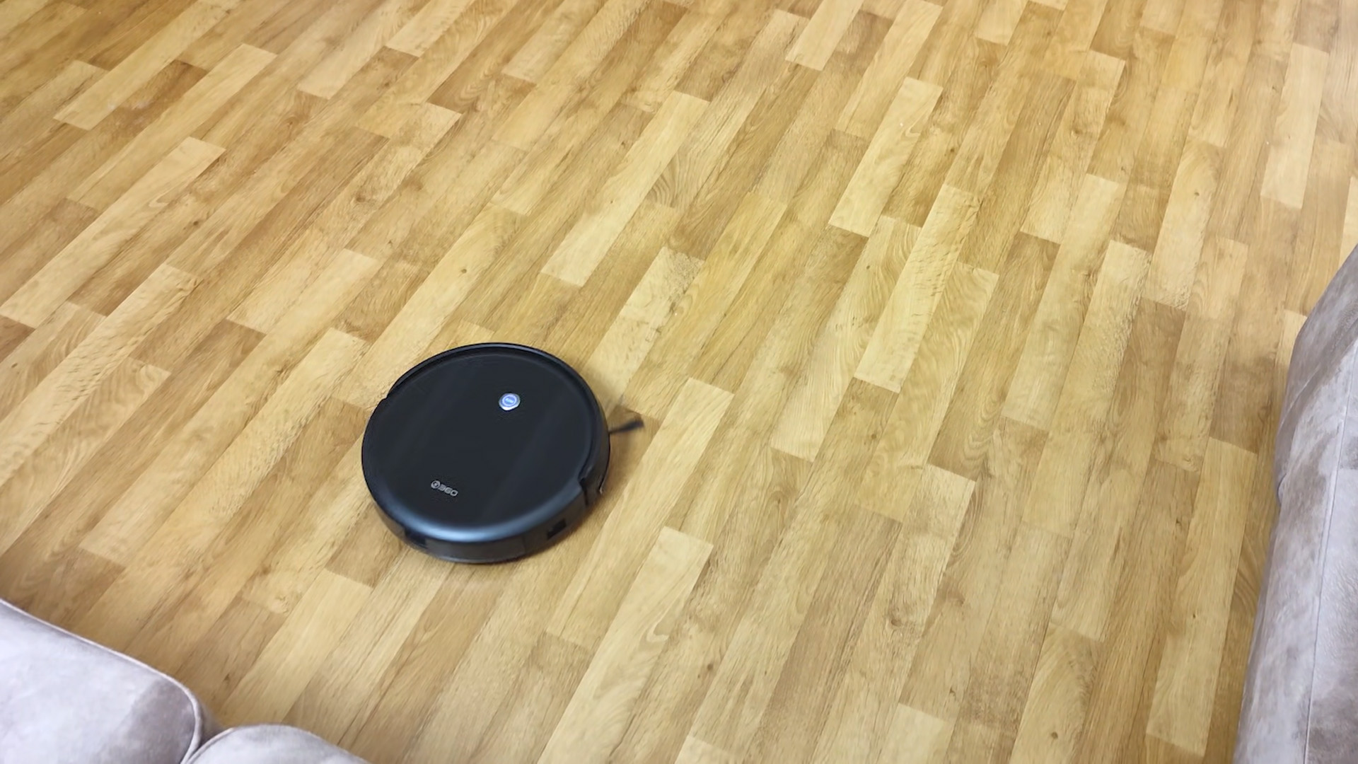 Overview of Robot Vacuum Cleaner 360 C50-1 cleaning